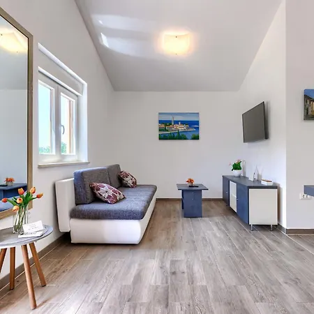 Paliska By Interhome * Poreč